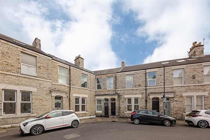2 Bedroom Flat For Sale In Clayton Park Square, Jesmond, Newcastle Upon Tyne, NE2