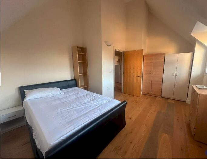 2 Bedroom Flat To Rent In Richmond Court, High Street, London, N8