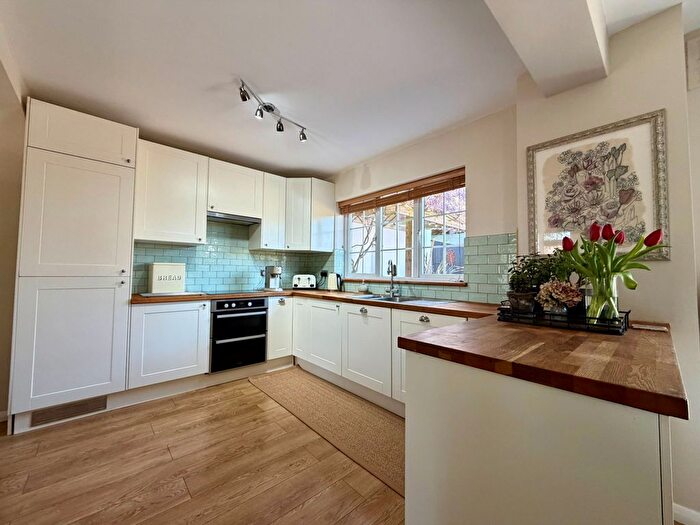 4 Bedroom Semi-Detached House To Rent In Lisle Gardens, Leamington Spa, CV33