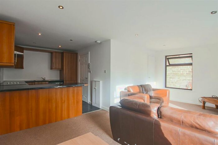 2 Bedroom Flat To Rent In Burnley Road, Rossendale, BB4