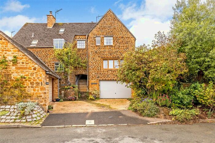 3 Bedroom Link Detached House For Sale In Chapel Street, Warmington, Banbury, OX17