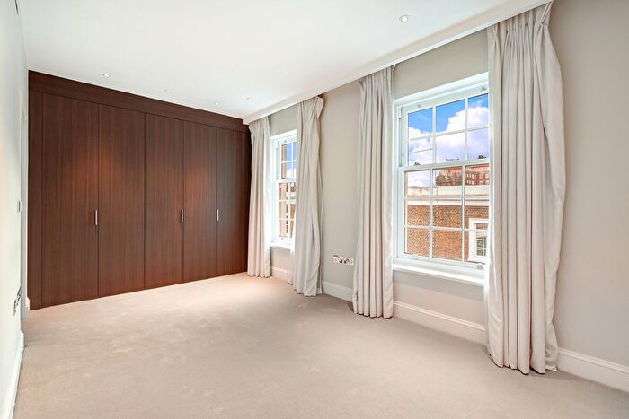 3 Bedroom Flat To Rent In Radnor Walk, Chelsea, SW3