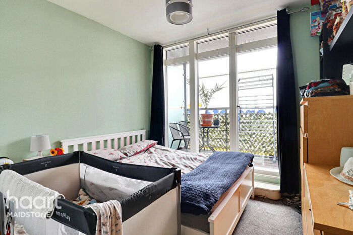 1 Bedroom Apartment For Sale In Kingfisher Meadow, Maidstone, ME16