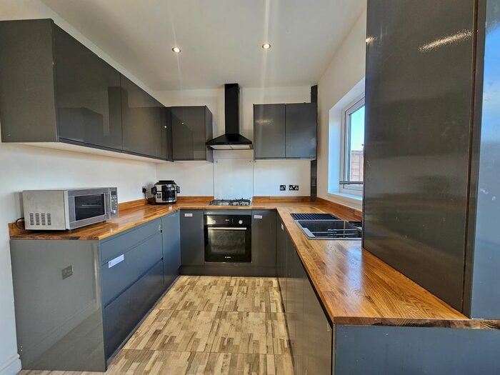 3 Bedroom Terraced House To Rent In East Avenue, Southall, Greater London, UB1