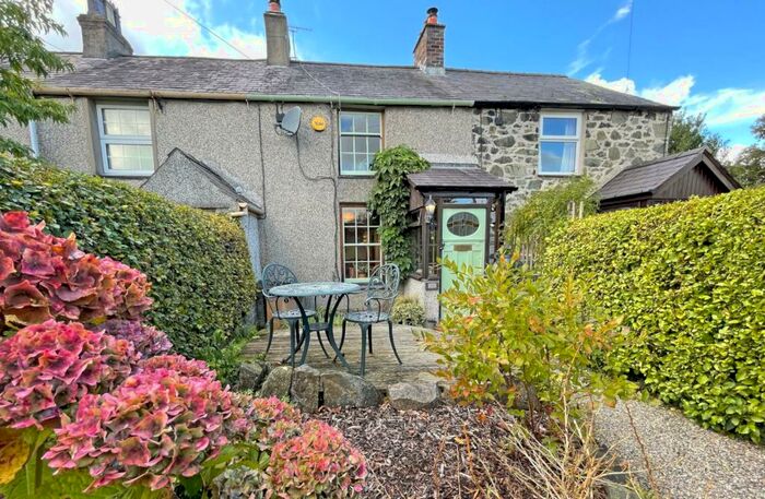 3 Bedroom Terraced House For Sale In Minffordd, Bangor, Gwynedd, LL57