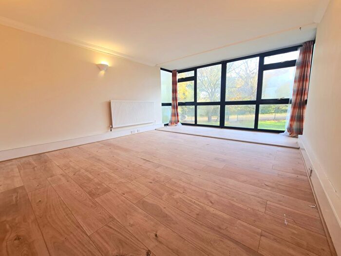 3 Bedroom Flat To Rent In Pendlebury House, London, SE18