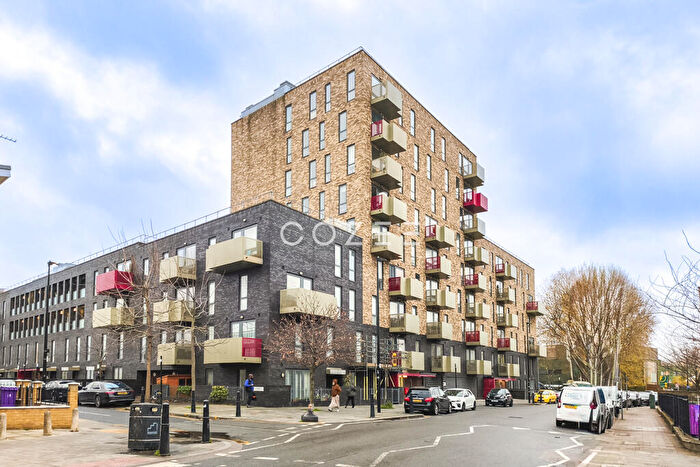 2 Bedroom Flat To Rent In Carpenter House, Trafalgar Gardens, E1
