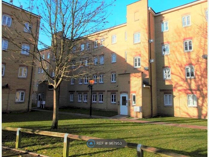 2 Bedroom Flat To Rent In Coopers Court, Gidea Park, Romford RM2