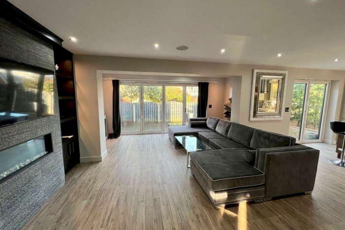 4 Bedroom Detached House For Sale In Vernon Road, Dore, S17