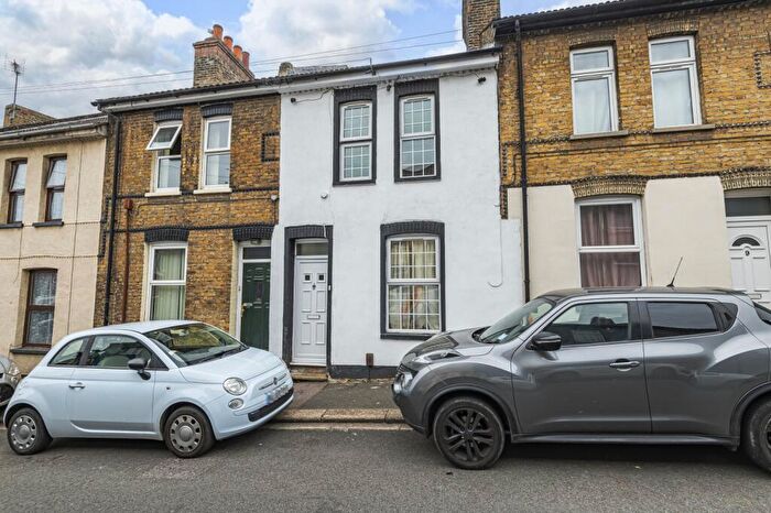3 Bedroom Terraced House To Rent In Wykeham Street Strood, ME2