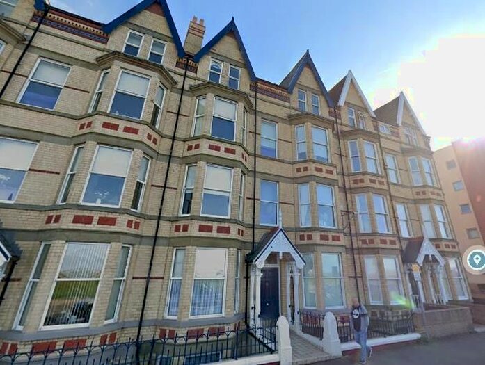 2 Bedroom Flat To Rent In West Parade, Rhyl LL18