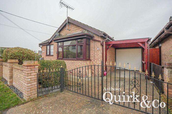 1 Bedroom Detached Bungalow For Sale In Hilberry Road, Canvey Island, SS8