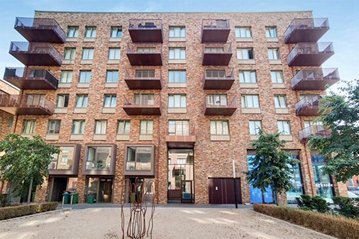 1 Bedroom Apartment To Rent In Shackleton Way, London, E16