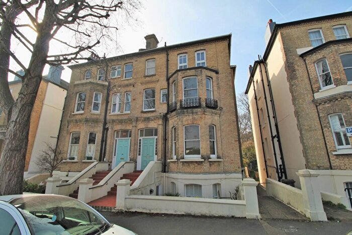 2 Bedroom Apartment For Sale In Wilbury Road, Hove, BN3