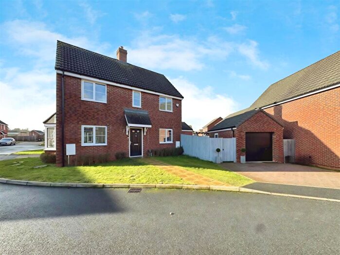 3 Bedroom Detached House For Sale In Saville Road, Blaby, Leicester, LE8