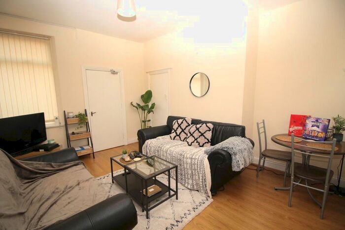 2 Bedroom Flat To Rent In Simonside Terrace, Heaton, Newcastle Upon Tyne, NE6
