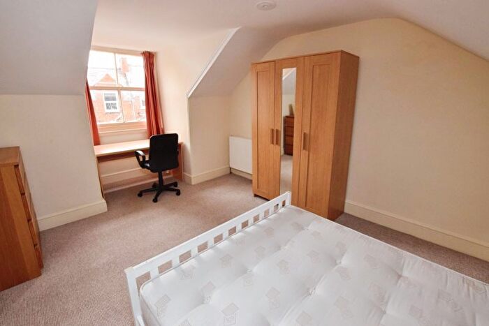 3 Bedroom Maisonette For Sale In Herschell Road, Mount Pleasant, Exeter, EX4