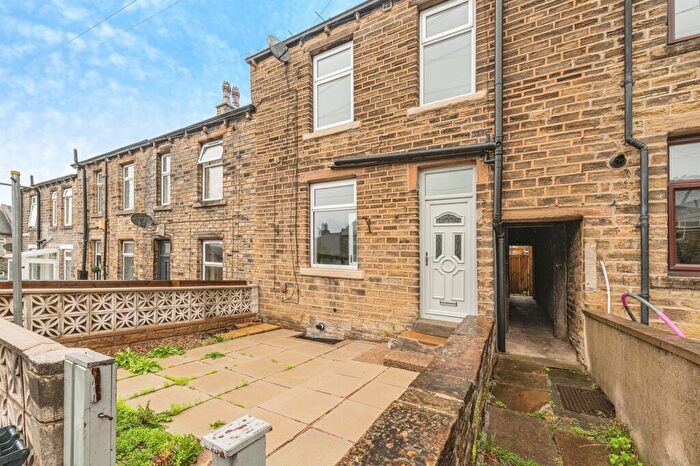 2 Bedroom End Of Terrace House For Sale In Osborne Street, Huddersfield, HD5