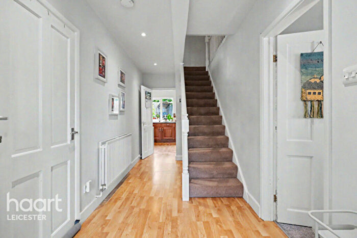 4 Bedroom Detached House For Sale In Whitley Close, Leicester, LE3