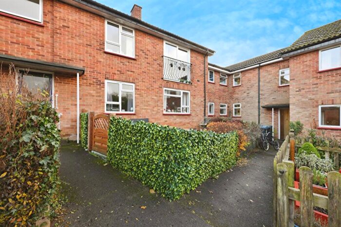 2 Bedroom Apartment For Sale In Barleycroft, Waterford, Hertford, SG14