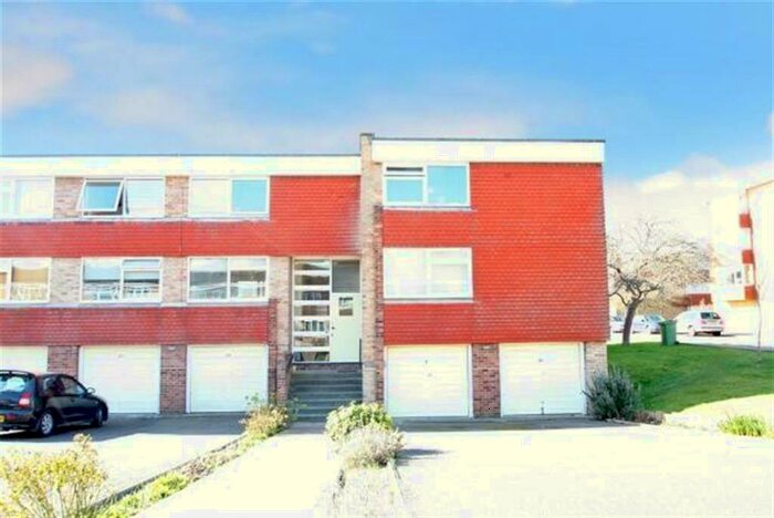 2 Bedroom Flat To Rent In College Gardens, Worthing, BN11