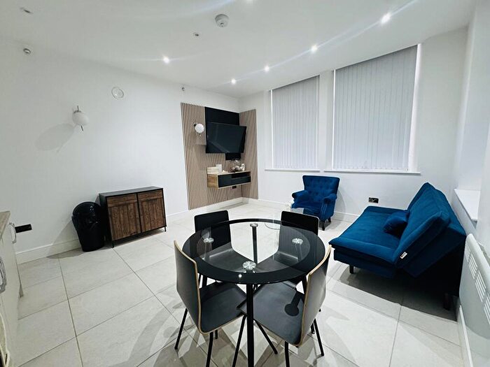 2 Bedroom Apartment To Rent In Mill Street, Bradford, BD1