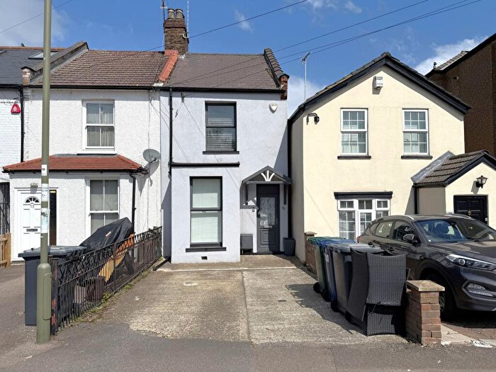2 Bedroom Terraced House To Rent In Victoria Road, Barnet, EN4