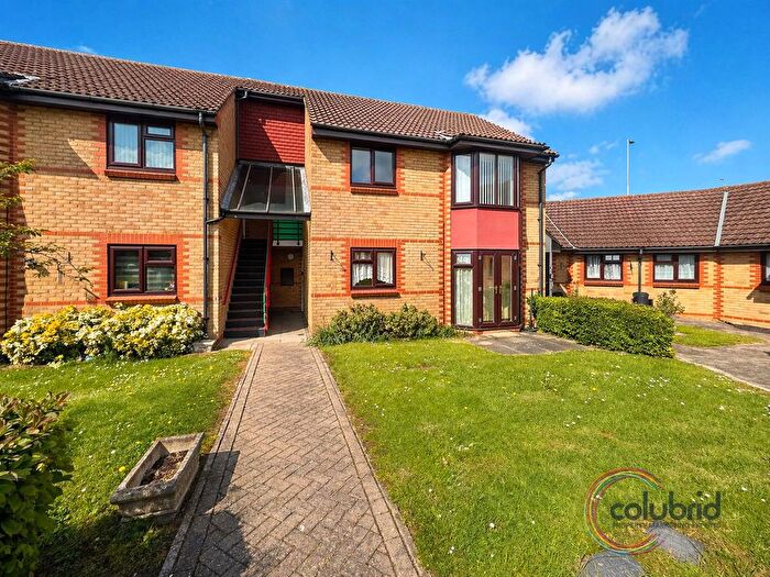 2 Bedroom Flat For Sale In Brackendale Court, Basildon, SS13