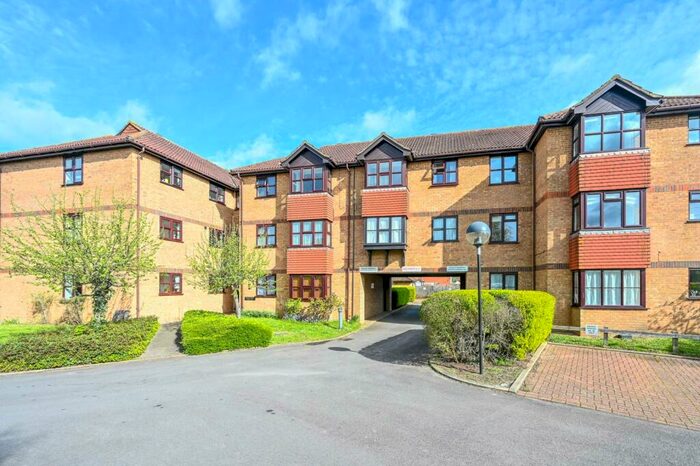 1 Bedroom Flat To Rent In Mangles Road, Guildford, GU1