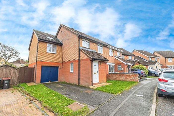 4 Bedroom Semi Detached House For Sale In Pettingrew Close, Walnut Tree, Milton Keynes, MK7