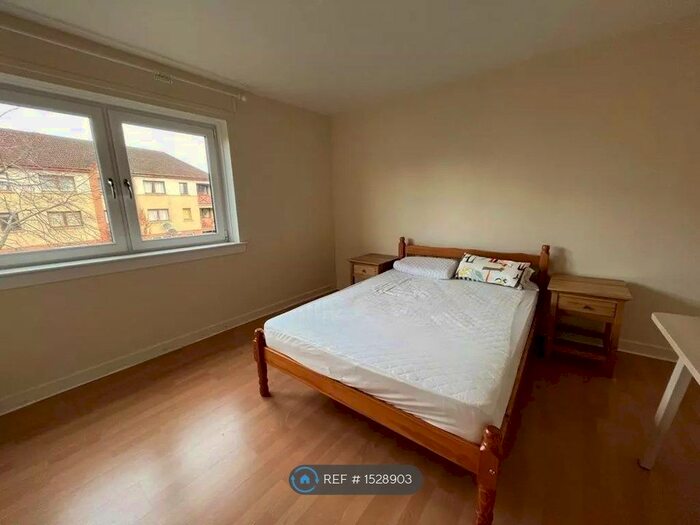 2 Bedroom Flat To Rent In Dalriada Crescent, Motherwell, ML1