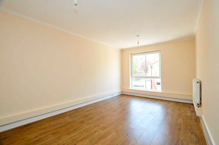 1 Bedroom Property To Rent In Bedroom Flat – Lonsdale Place, Angel, N1