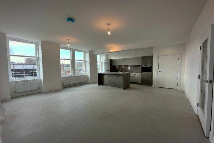 2 Bedroom Flat To Rent In Lint Riggs, Falkirk, FK1