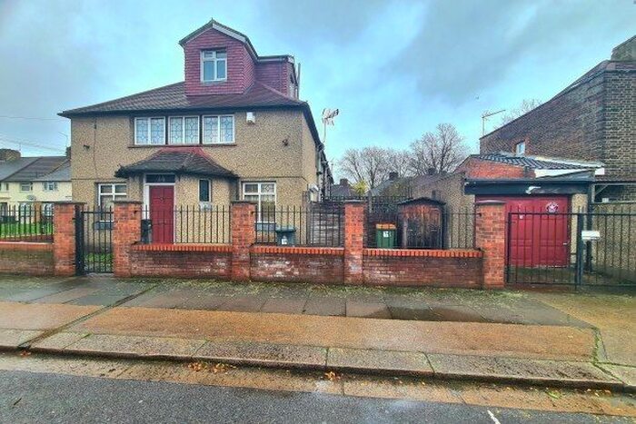 3 Bedroom Property To Rent In Botha Road, London, E13