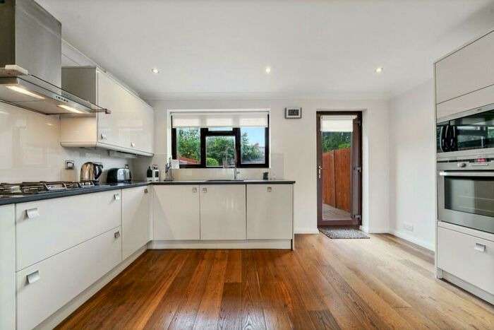 2 Bedroom House To Rent In Rosethorn Close, Balham, London, SW12