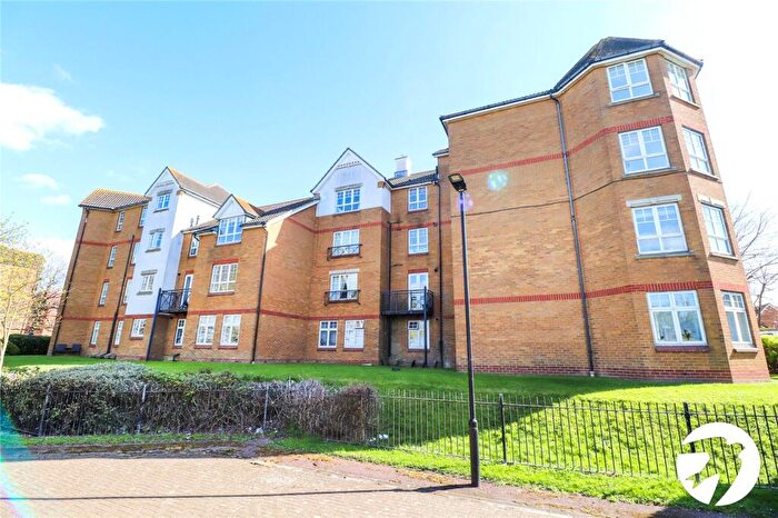 2 Bedroom Flat For Sale In Greenhaven Drive, London, SE28