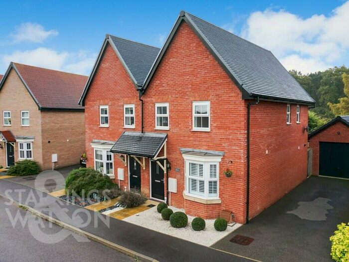 3 Bedroom Semi-Detached House To Rent In Framingham Crescent, Poringland, Norwich, NR14