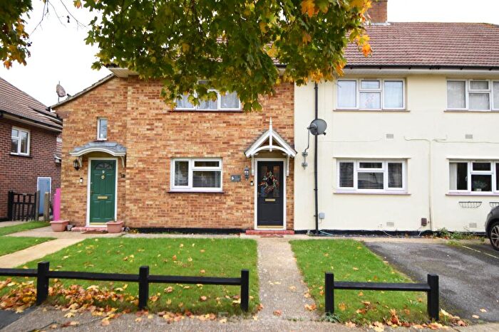 2 Bedroom Flat For Sale In Ayling Close, Gosport., PO13