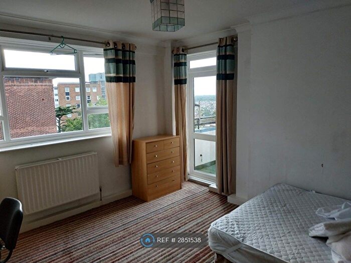 4 Bedroom Flat To Rent In Cumberland House, Kingston Upon Thames, KT2