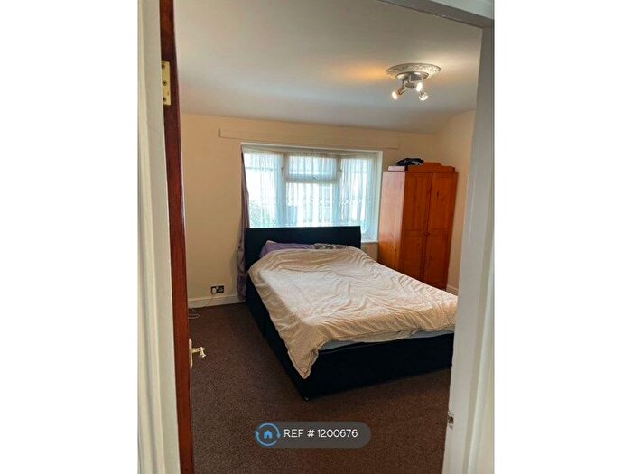 2 Bedroom End Of Terrace House To Rent In Thetford Gardens, Dagenham, RM9