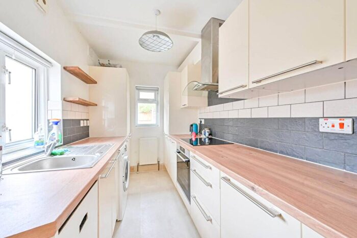 1 Bedroom Flat To Rent In Hartington Road, Walthamstow, London, E17