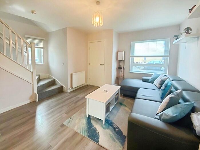 3 Bedroom Semi-Detached House For Sale In Willowford Place, Glasgow, G53