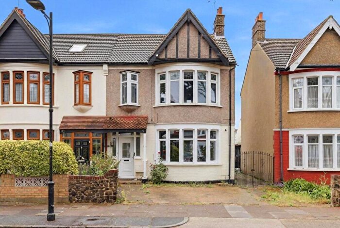 1 Bedroom Apartment For Sale In Cheltenham Road, Southend-on-Sea, Essex, SS1