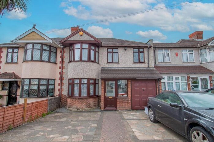 4 Bedroom Semi-Detached House To Rent In Parsonage Manorway, Belvedere, DA17