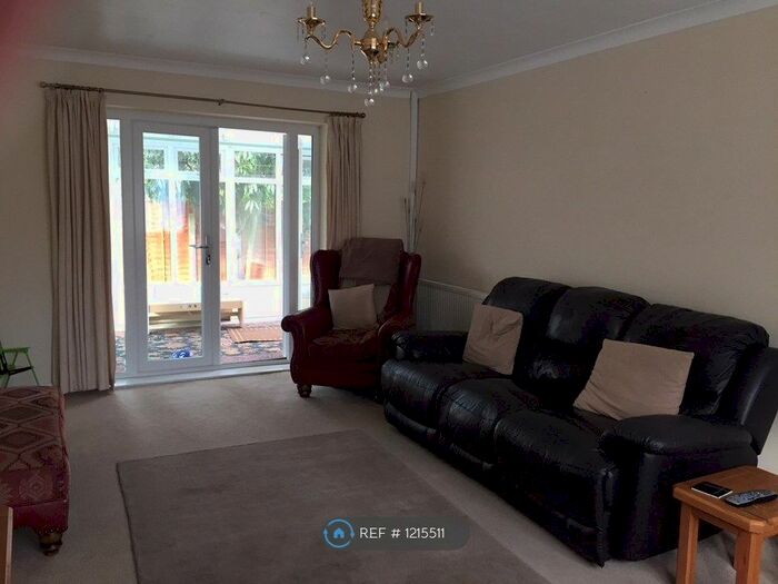 2 Bedroom Detached House To Rent In Chertsey Lane, Staines-Upon-Thames, TW18