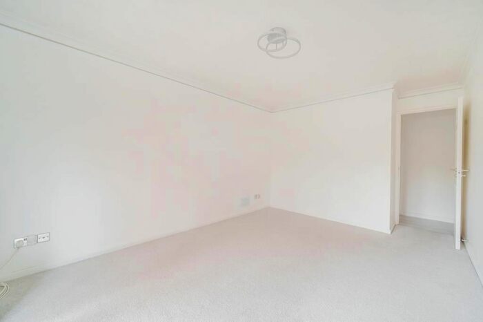 1 Bedroom Flat To Rent In Feltham, Middlesex, TW13