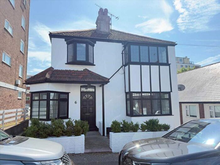 4 Bedroom Detached House For Sale In Just South Of Broadway, Leigh On Sea, SS9