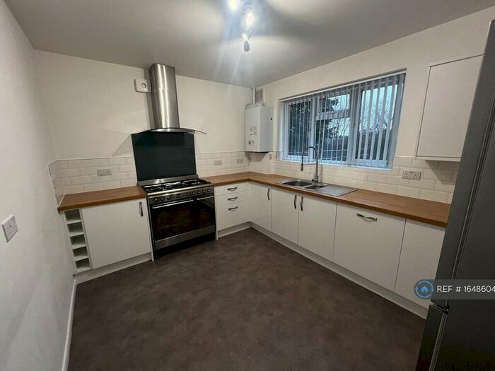 2 Bedroom Flat To Rent In Chestnut Court, Beckenham, BR3