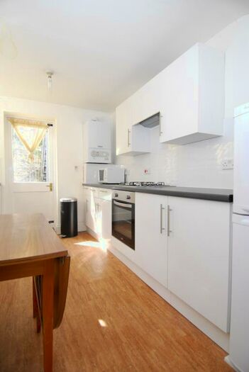 1 Bedroom Apartment To Rent In Napier Terrace, Basement, PL4