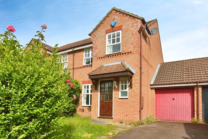 3 Bedroom Semi-Detached House For Sale In Douglas Place, Oldbrook, Milton Keynes, MK6